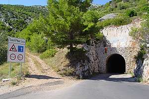 Tunel Pitve na silnici z Jelsy do Zavaly