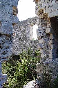 Polorozbořené zbytky kláštera